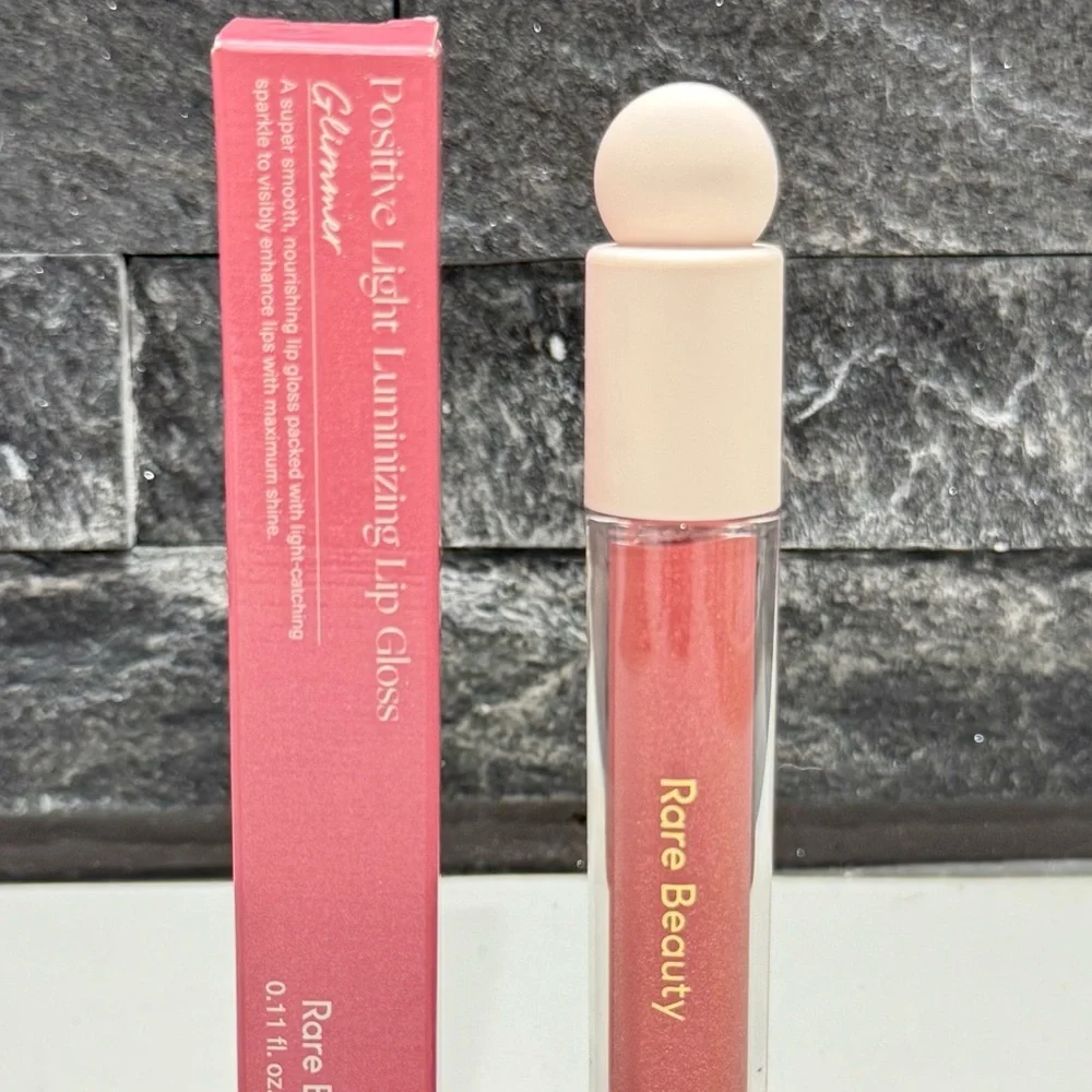 Rare Beauty  Positive Light Luminizing Lip Gloss Color: Glimmer - rose gold